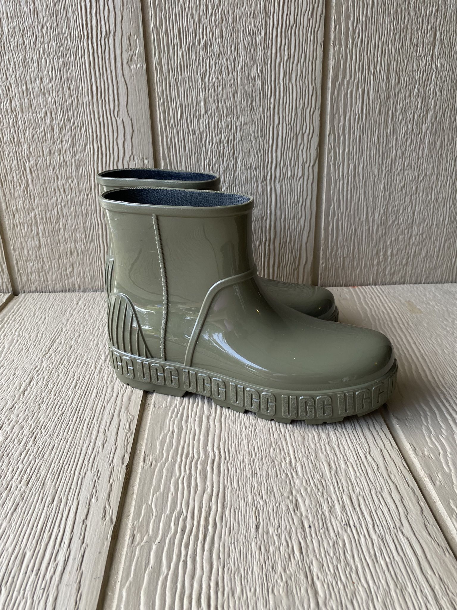 UGGS RAINBOOTS