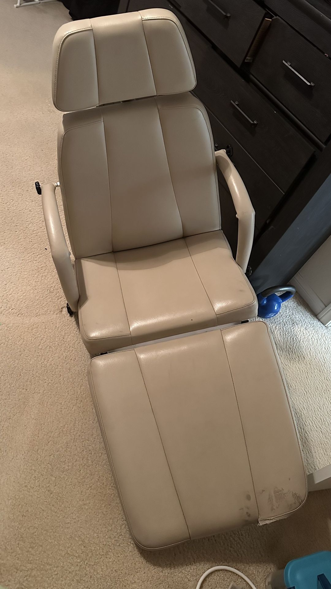 Esthetician Chair/Bed for Sale in Las Vegas, NV OfferUp