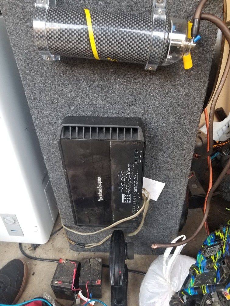 TWO TWELVE INCH ROCKFORD FOSGATE SUBWOOFERS AND 1000 WATT ROCKFORD FOSGATE AMP IN BOX