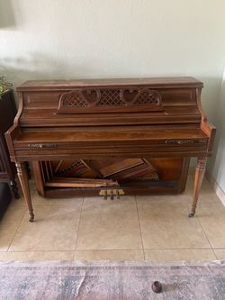 Kimball Artist Console Upright Console Piano Vintage Piano