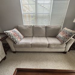7piece Living Room Set, Sofa, Loveseat A Coffee Table, 2 End Tables And 2 Lamps.