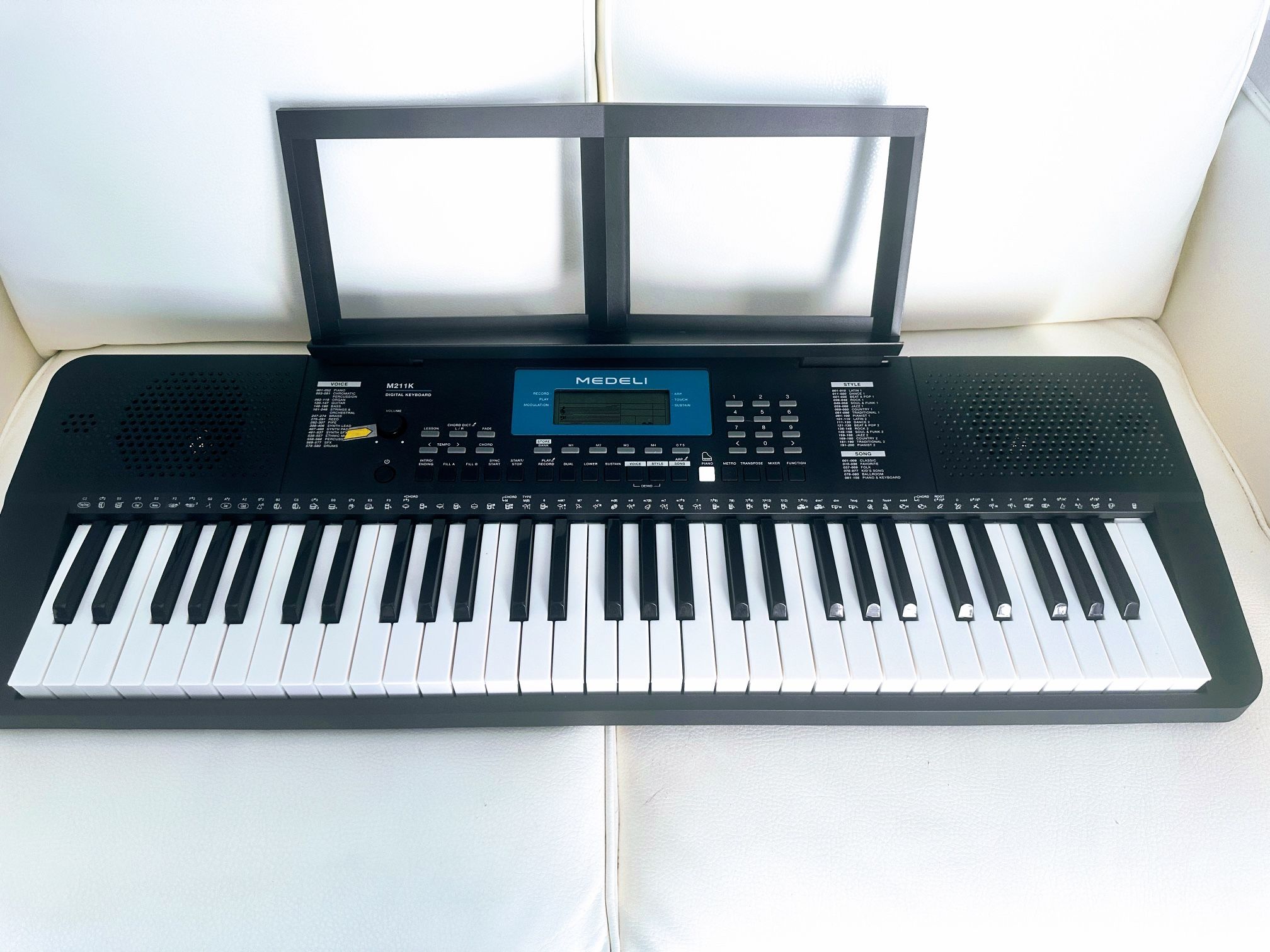 Portable Keyboard 61 Keys Almost New!!!