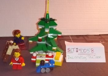Lego Set 40058 Decorating The Tree