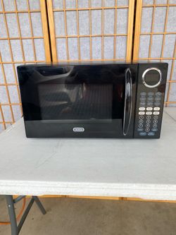 Sunbeam 900 Watt 19”x13”x11” Micro Wave Oven