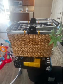 Picnic basket