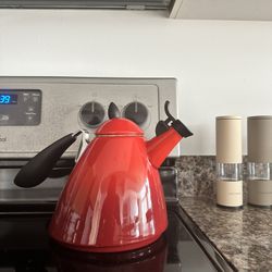 Le Creuset Ogive 1.7 Quart Red Ombré Cone Tea Kettle