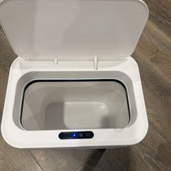 Touchless Trash Can