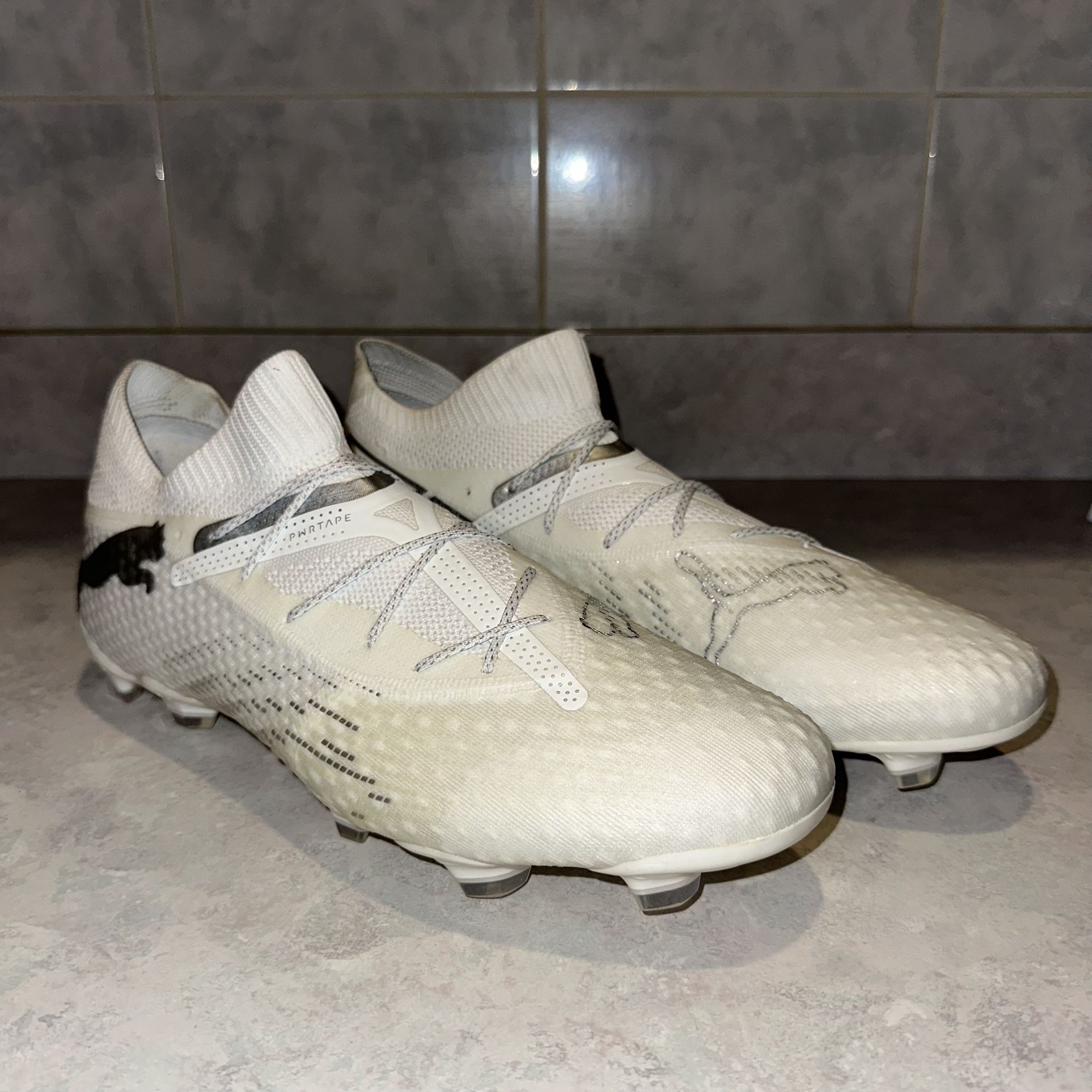 Puma Men’s 13 FUTURE 7 ULTIMATE FG/AG Soccer Cleats White/Silver 107916-04 NEW