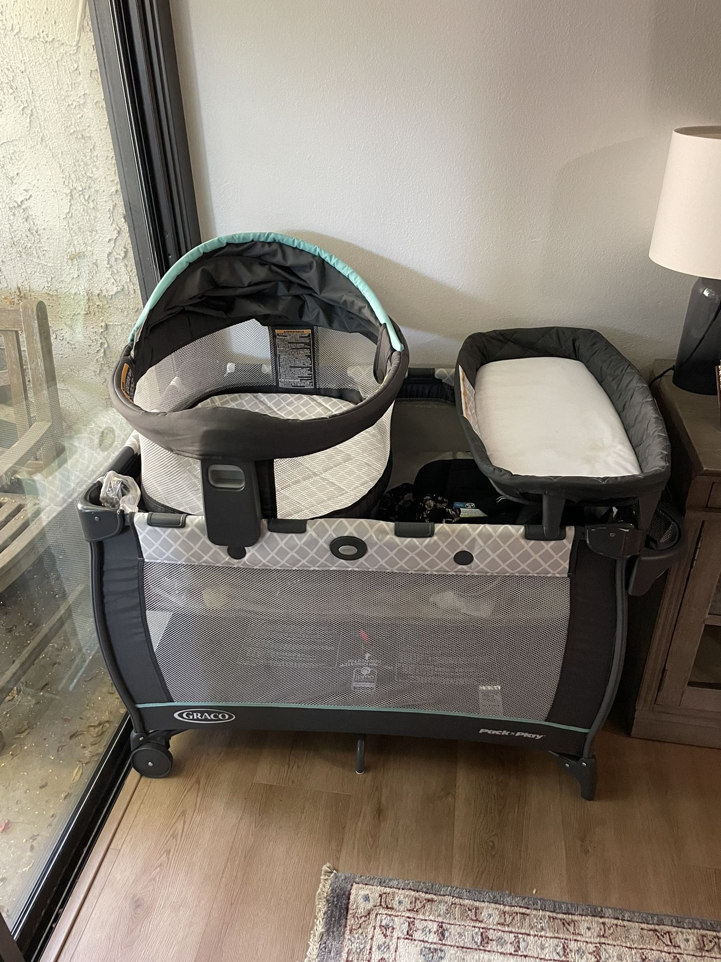 Graco Play Pen w Bassinet And Change Table