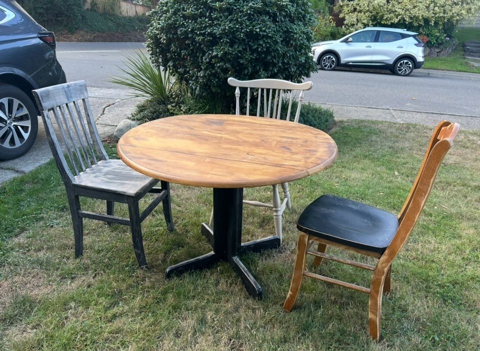 Free Dinning Table & Chairs