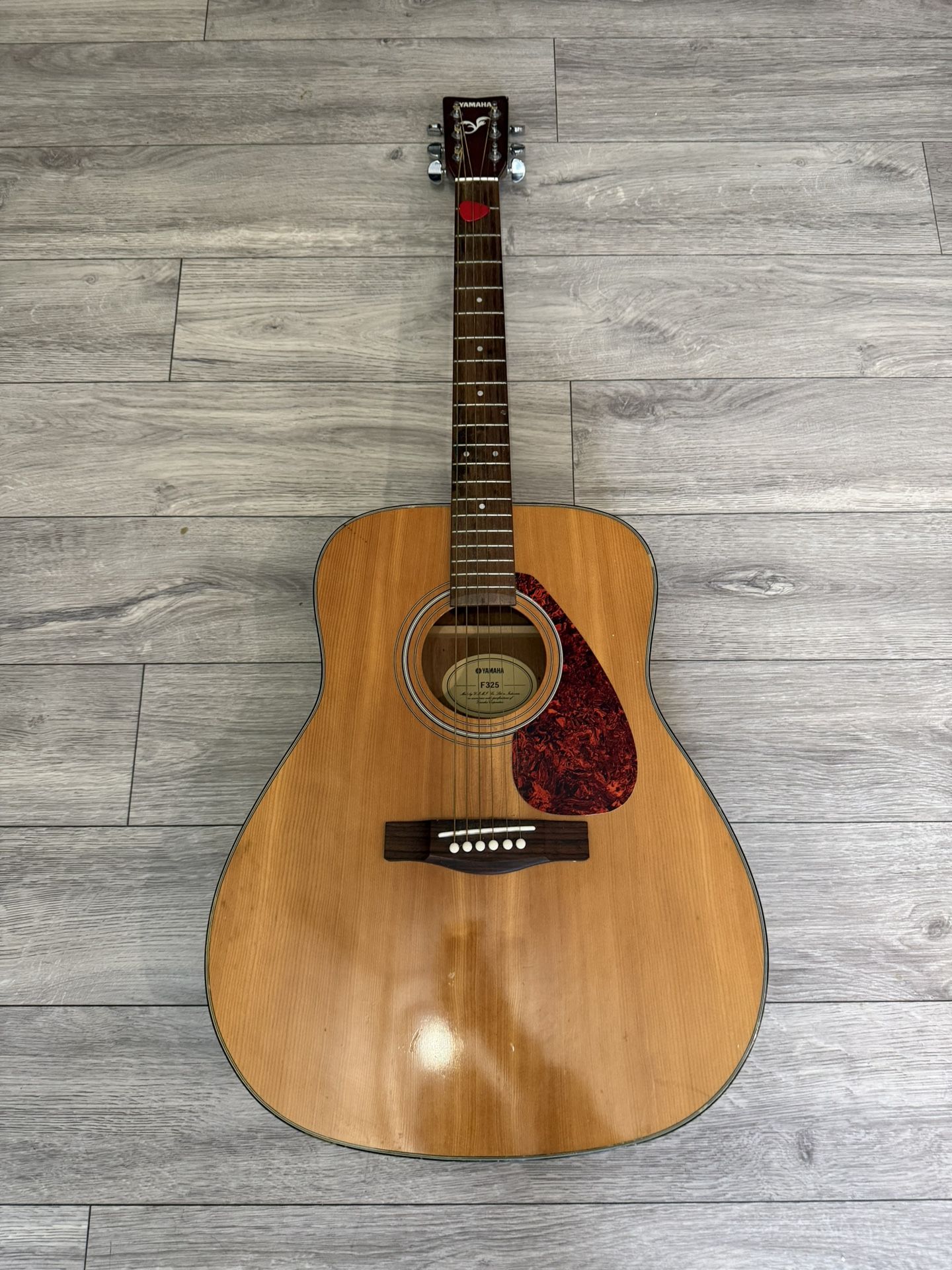 Yamaha Acoustic Guitar F325