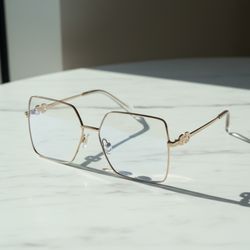Large Geometric Glasses