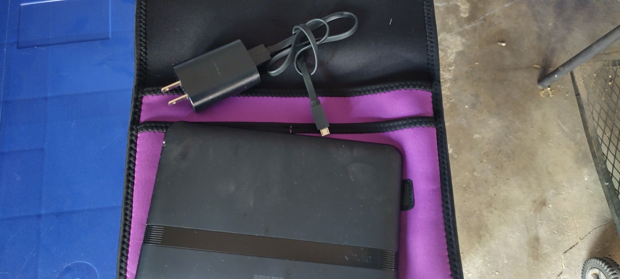 Kindle By Amazon With Case And Cord