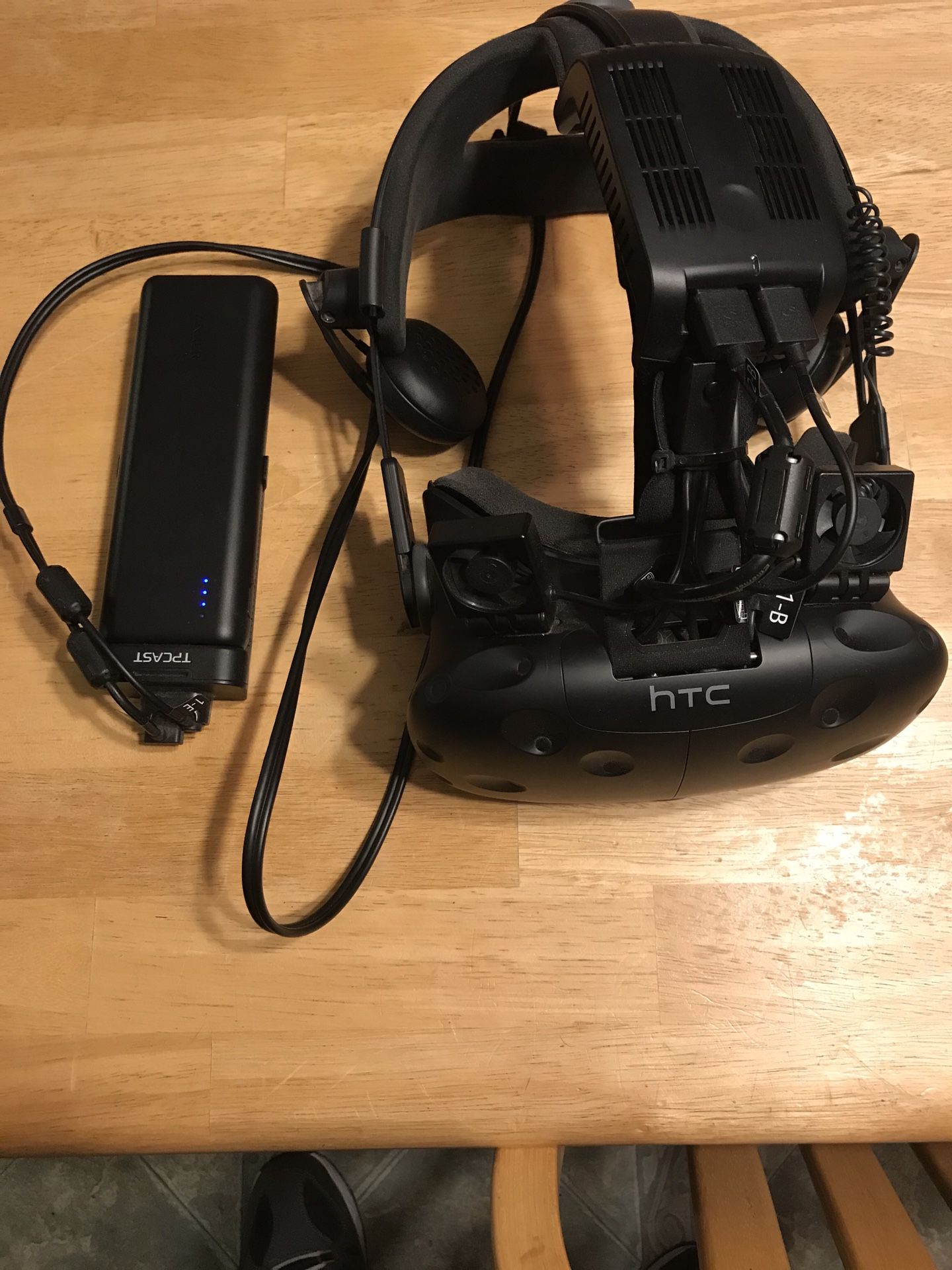 HTC VIVE VR System with TP CAST wireless system and VR n CHILL