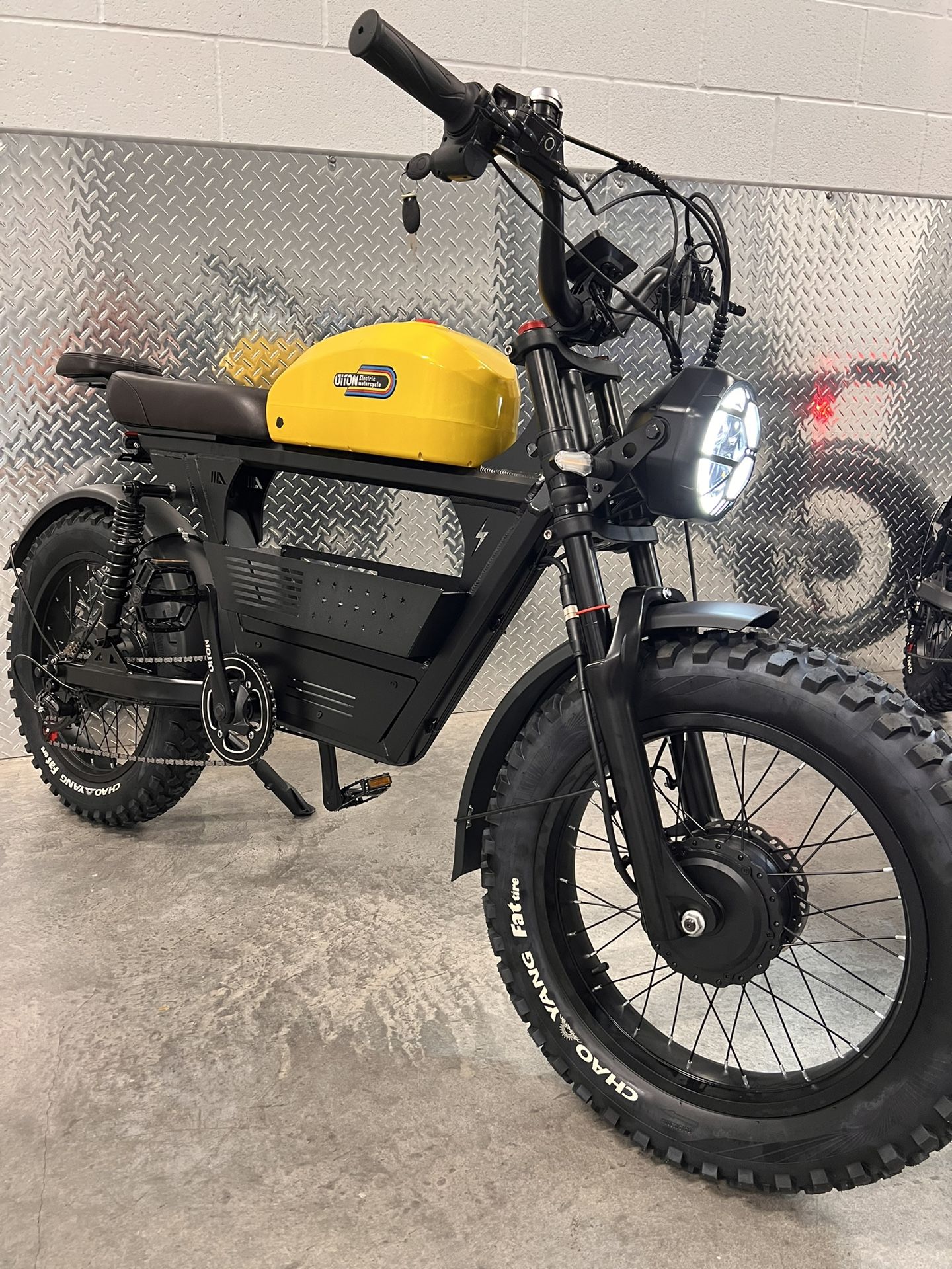 New! 3000 W, Electric Dirt Bike, 40 Mph AWD, Dual Motor, Yellow Or Blue Tank, Free Delivery 🚚 + Lock