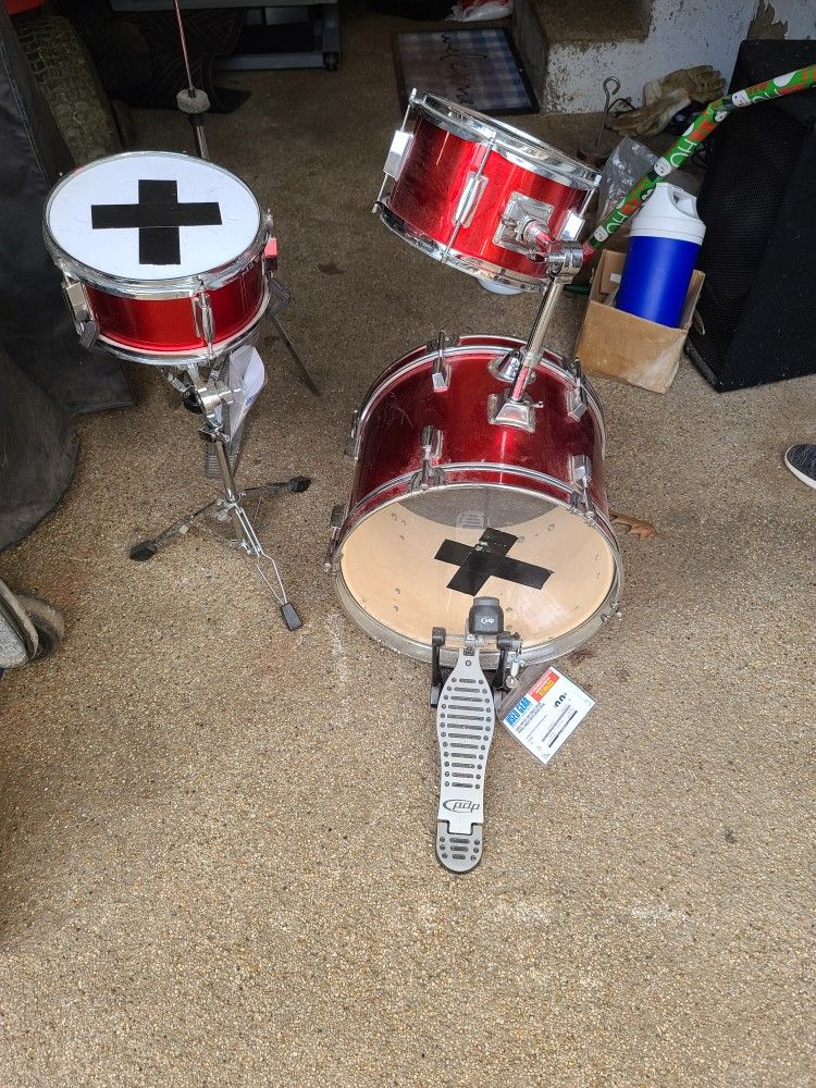 Drum Set With Amp And Microphone 