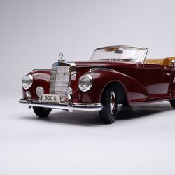 1953 Mercedes-Benz 300 S Cabriolet, Wine Red, 1:18 diecast mode car from Maisto