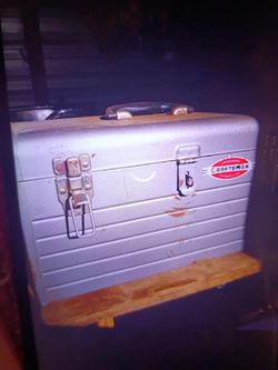 Craftsman metal tool box