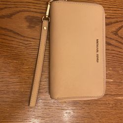Authentic Michael Kors Beige Leather Saffiano Wristlet 