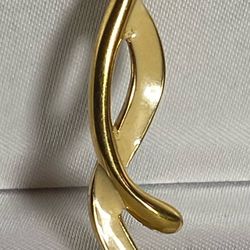 Monet White Enamel Pendant Vintage Gold Tone Chain Drop Necklace