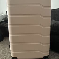 Large Hardshell Spinner Suitcase – With Cosmetic Defects