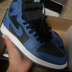 Dk Marina Blue/Black/White Jordan 1 Size.6Y