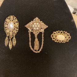 Set of 3 Vintage Gold Tone Victorian Rival Brooches.  (Johnstown Ohio)
