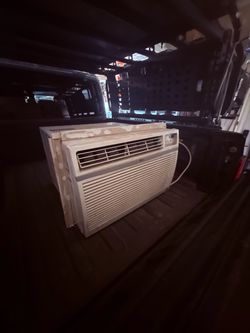 LG 220v Window Air Conditioner Unit