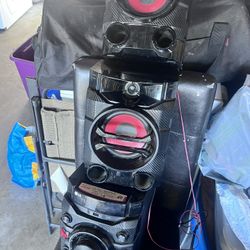 Speaker Knockers