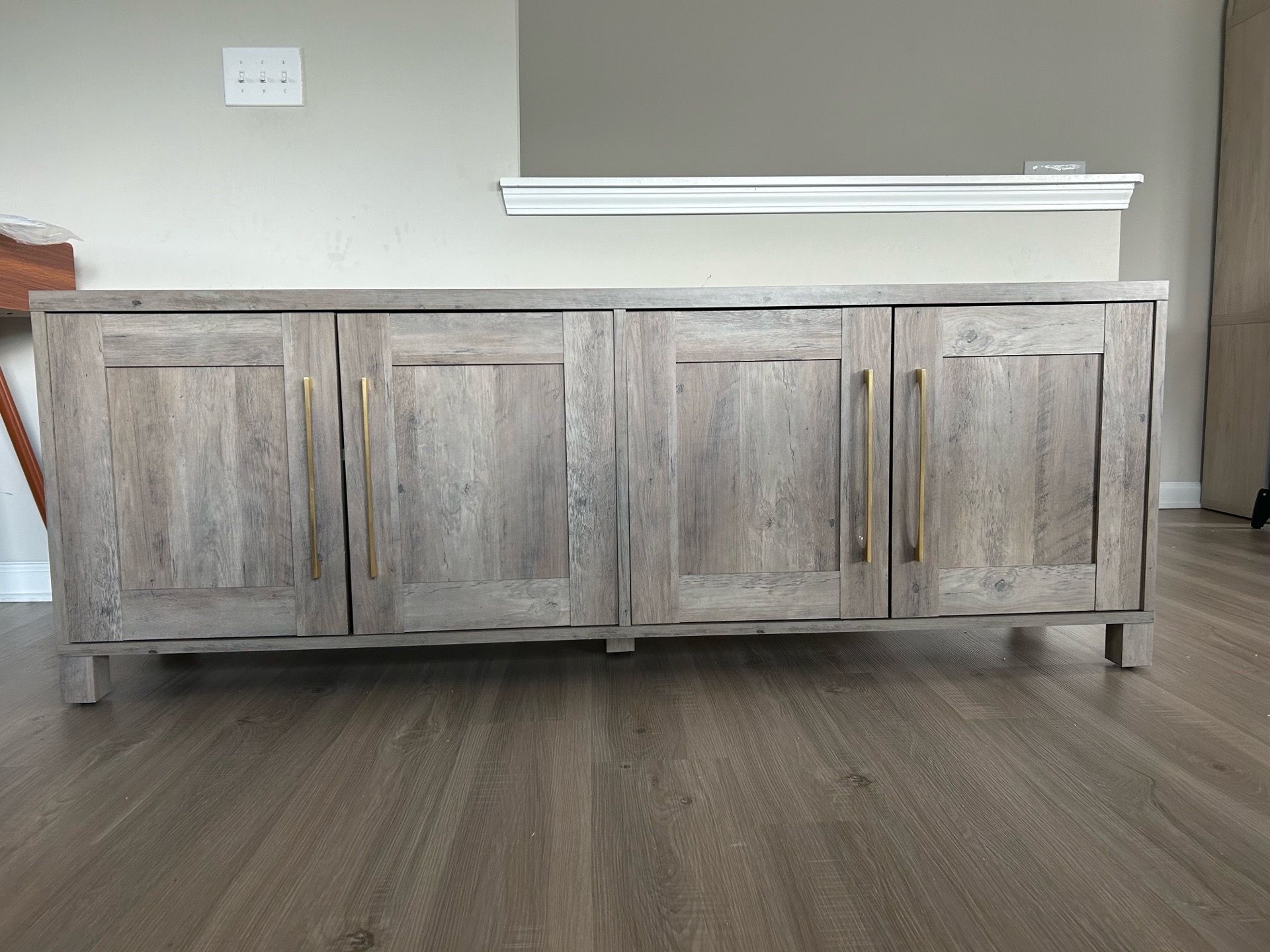 80" TV STAND