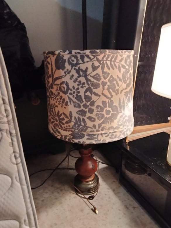 BEAUTIFUL ANTIQUE LAMP