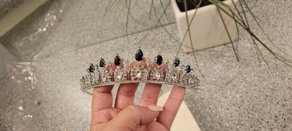 Beautiful Crown Formal/Bridesmaid New