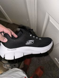 Men’s sketcher shoes size 10.5 fits like 10