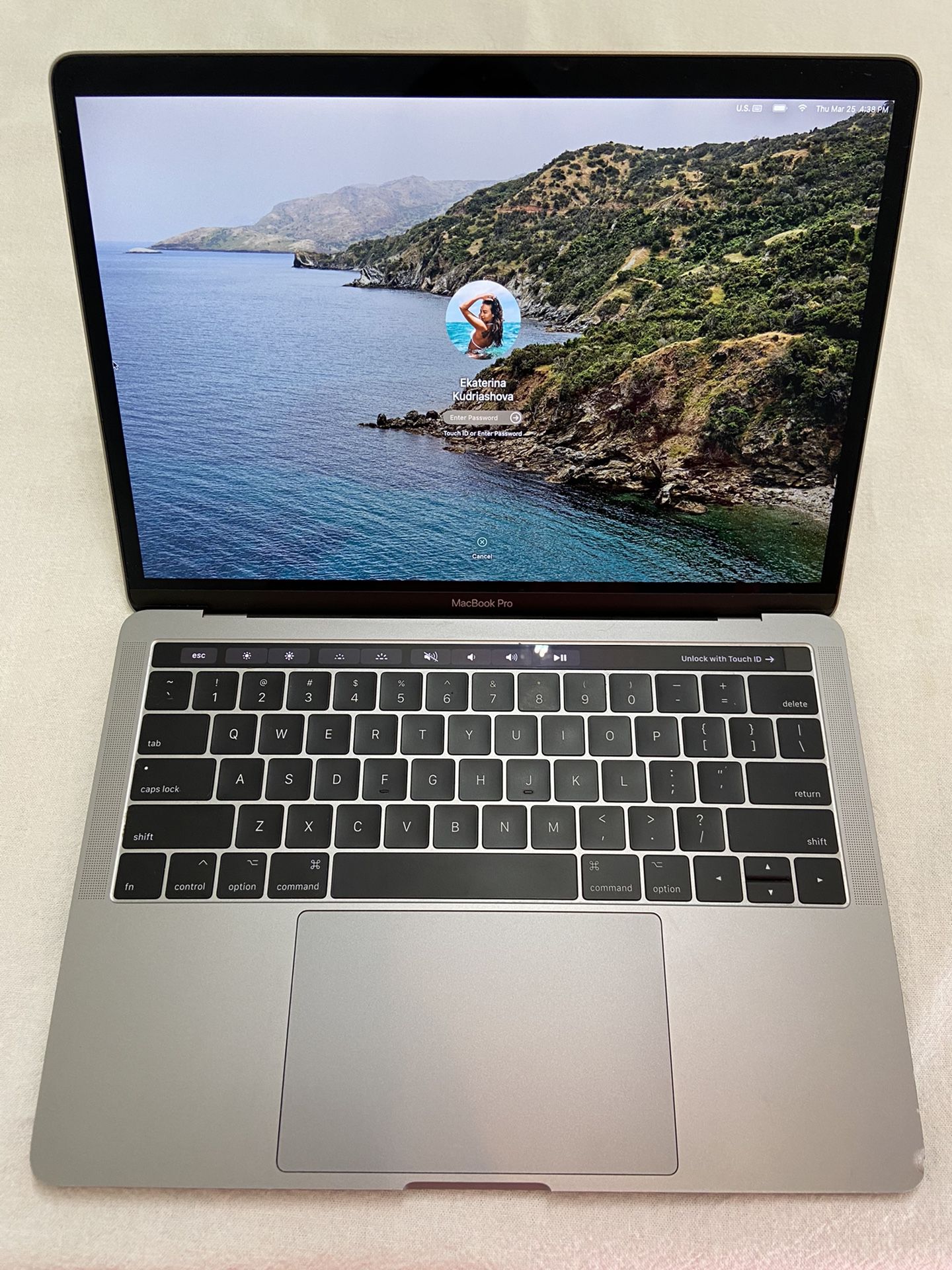 Apple MacBook Pro 2017 (Core i5 3.1 GHz 13") with Touchbar, 256GB