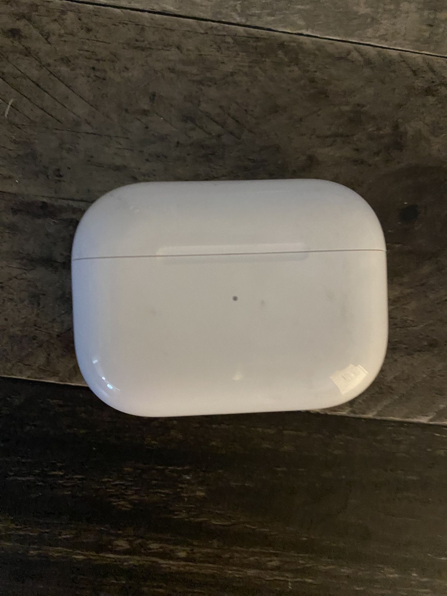 air pod pros case with left airpod