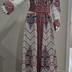 Traditional Palestinian thoub ,comes with a belt 