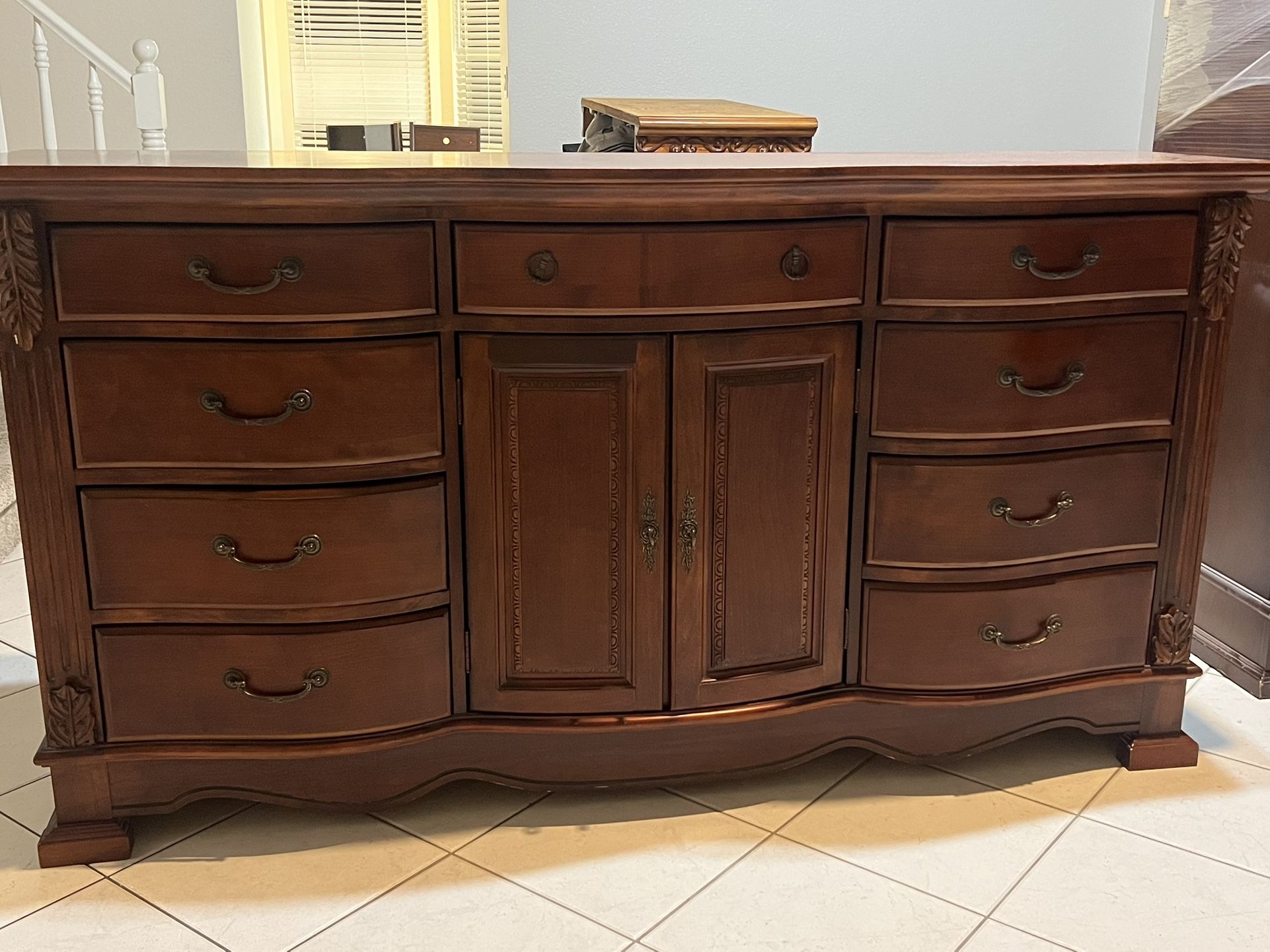 Solid Wood 6 Piece Bedroom Furniture Set