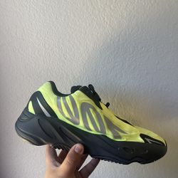 Yeezy 700 phosphor  Size 11