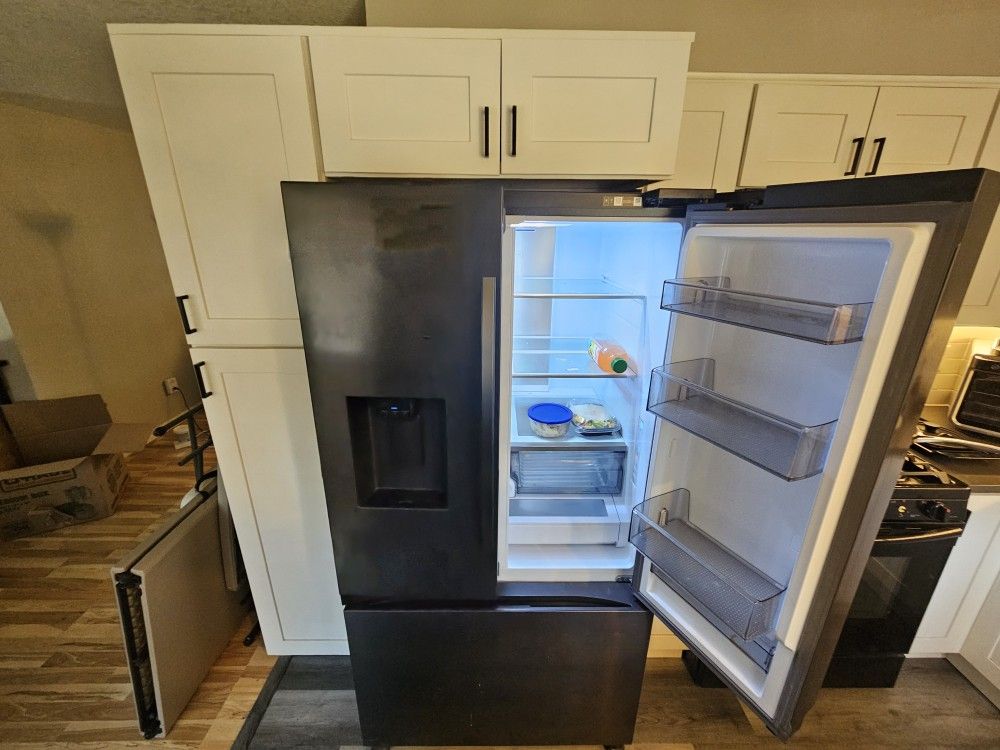 Samsung 30.5 CU FT Fridge. Transferable Warrenty