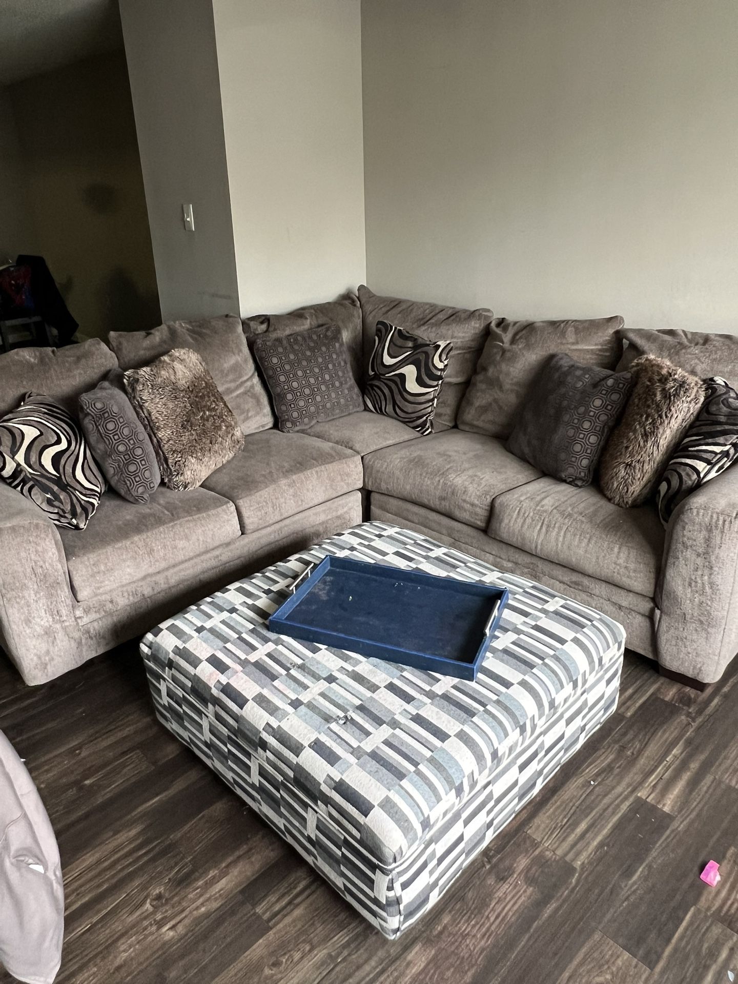 Sectional Couch Need Gone ASAP!