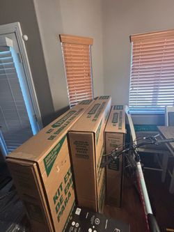 Tv boxes moving