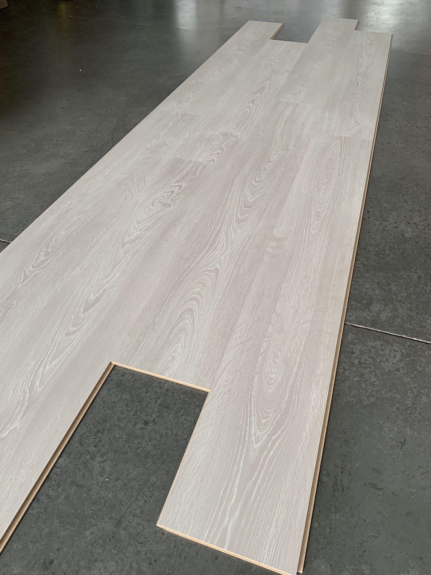 White washed 8mm laminate flooring w/pad included @ 1. 25/sf