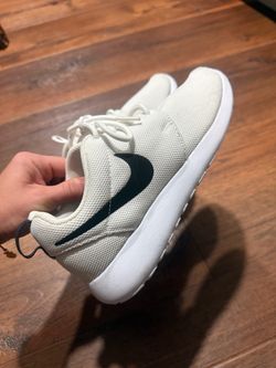 Nike Roshe Run size 6 NEW