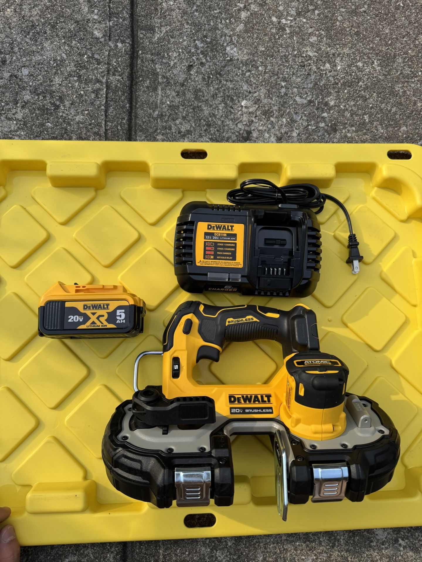 Dewalt 20 Volt Atomic Bandsaw With 5.0 Battery And Fast Charger 