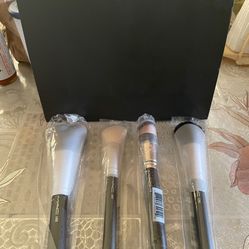 MAC makeup Brushes Brand New 129S 170 168S 150S Serious inquiries only Pick up location in the city of Pico Rivera  