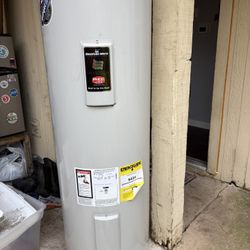 Water Heater For Sale  Pick Up Only Read Description 