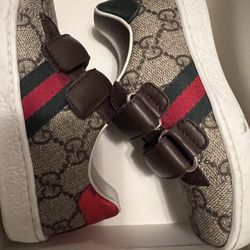 Gucci Todldler Shoes  Size 7 