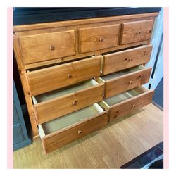 Dresser/Nine drawers dresser
