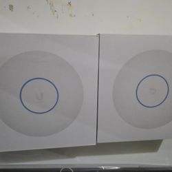 2 Ubiquiti UAP-AC-LITE Access Point