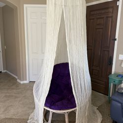 Papasan Chair with Linen Curtain